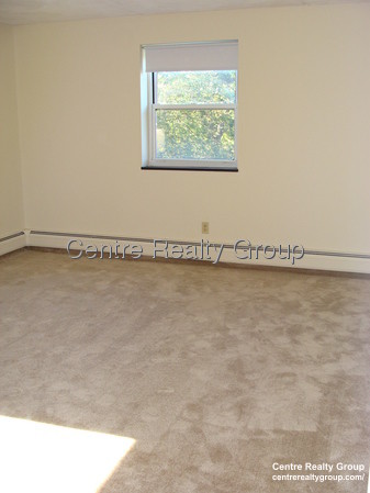 2 bed, 1 bath apartment for rent at 181 Lexington St Unit 39, Auburndale — photo 3 of 8
