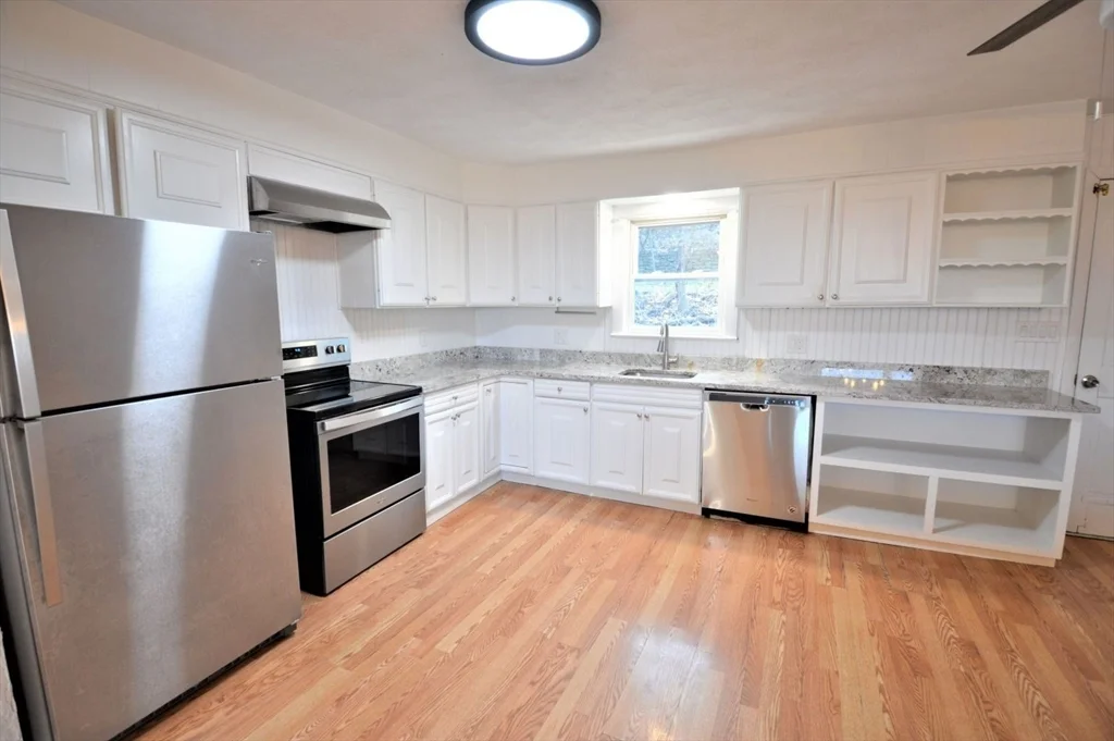 3 bed, 1 bath apartment for rent at 181 Lincoln St Unit 2, Revere — photo 4 of 24