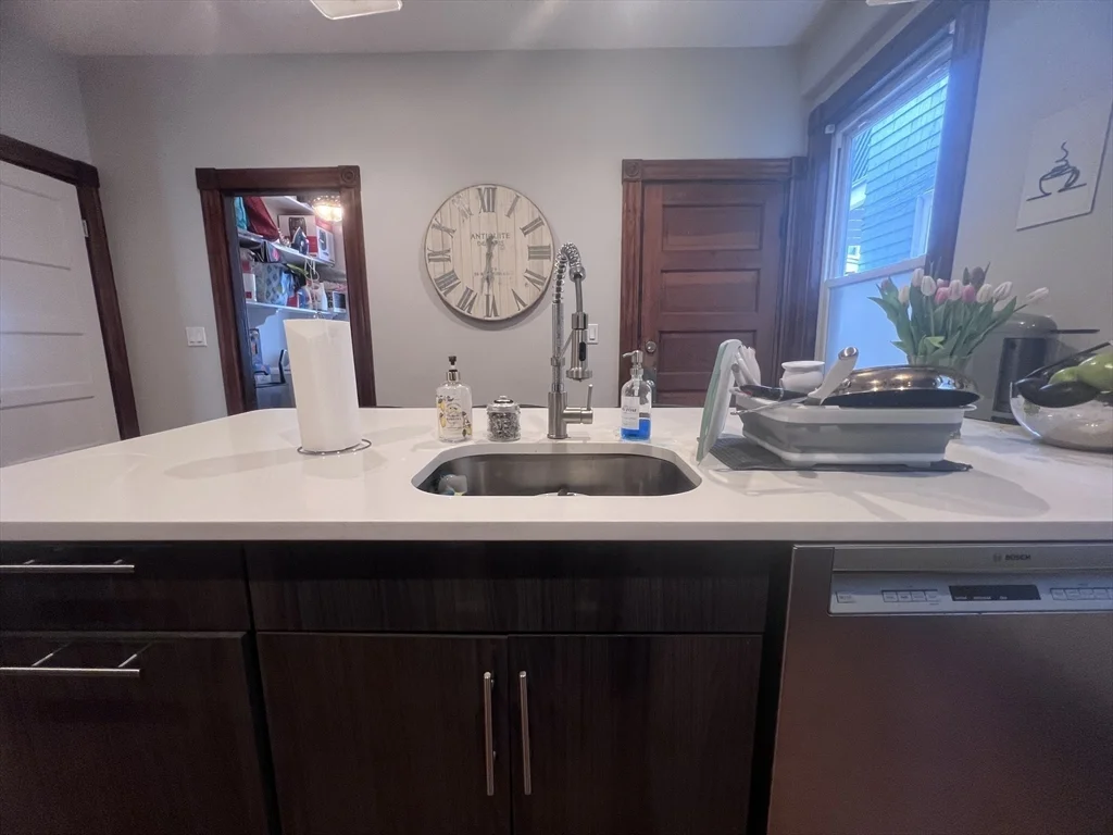 4 bed, 1 bath apartment for rent at 181 M St Unit 1, South Boston — photo 4 of 24