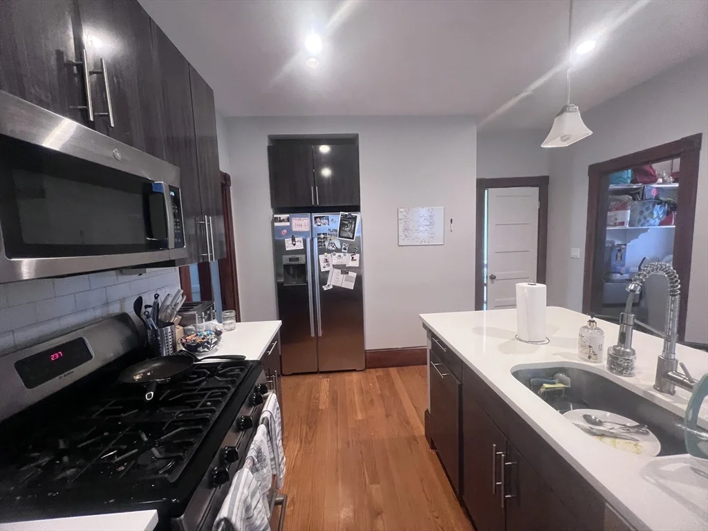 4 bed, 1 bath apartment for rent at 181 M St Unit 1, South Boston — photo 3 of 24