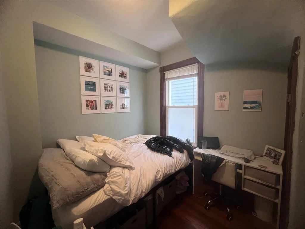 4 bed, 1 bath apartment for rent at 181 M St Unit 1, South Boston — photo 7 of 24