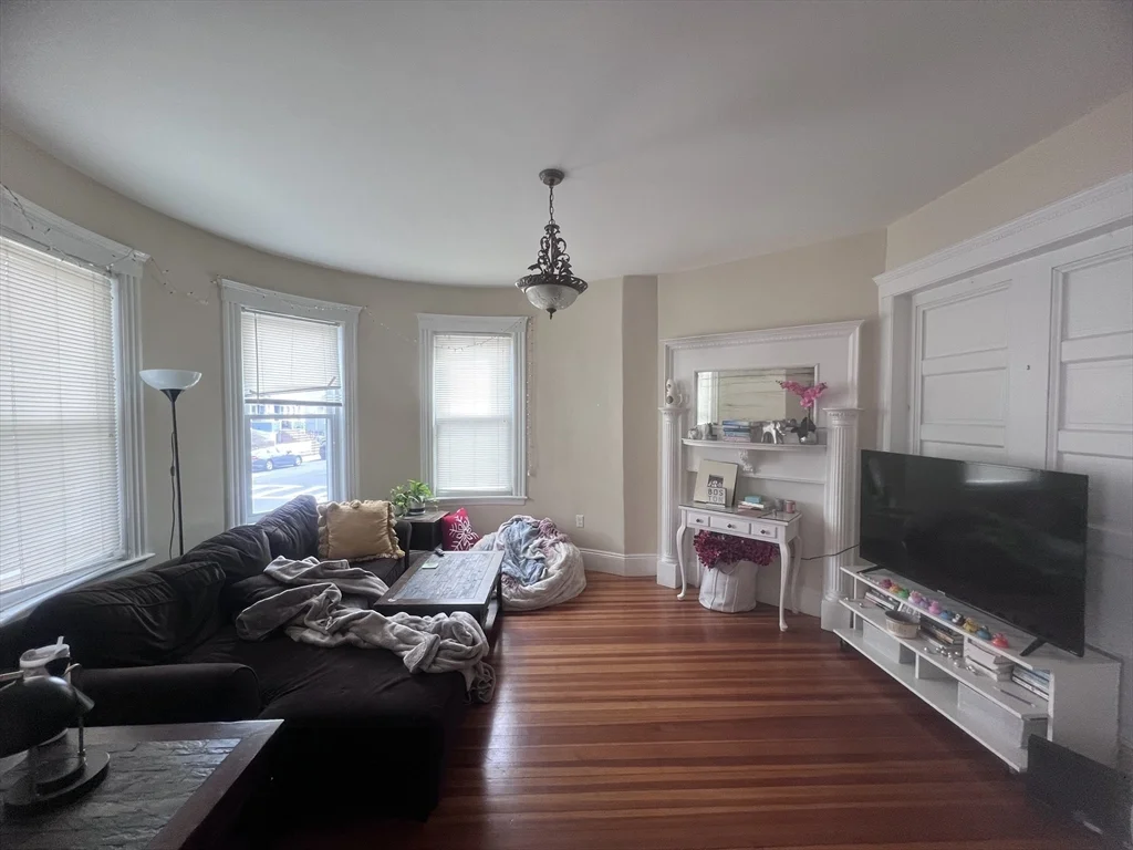 4 bed, 1 bath apartment for rent at 181 M St Unit 1, South Boston — photo 6 of 24