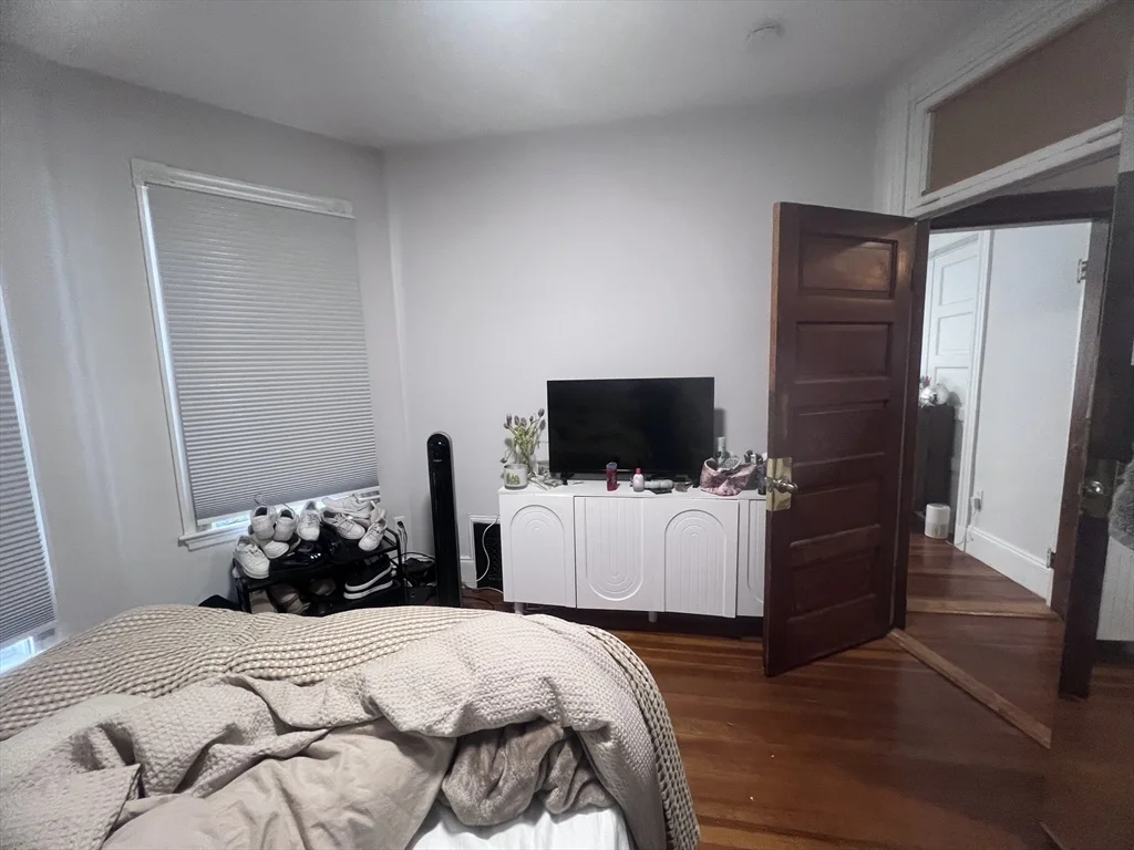4 bed, 2 bath apartment for rent at 181 M St Unit 2, South Boston — photo 11 of 26