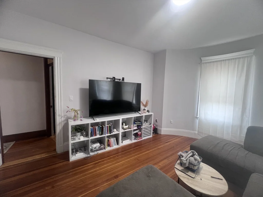 4 bed, 2 bath apartment for rent at 181 M St Unit 2, South Boston — photo 6 of 26