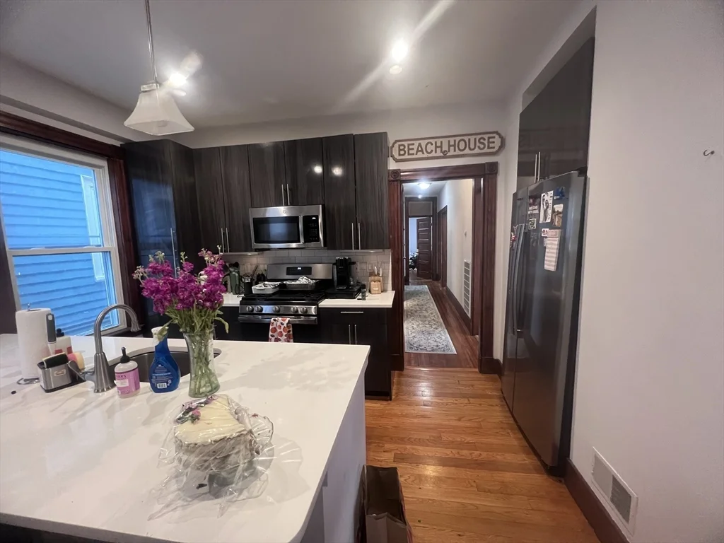 4 bed, 2 bath apartment for rent at 181 M St Unit 2, South Boston — photo 5 of 26