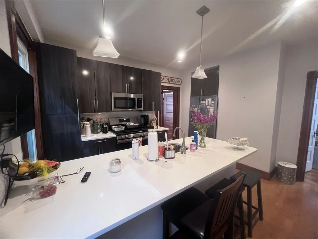 4 bed, 2 bath apartment for rent at 181 M St Unit 2, South Boston — photo 4 of 26