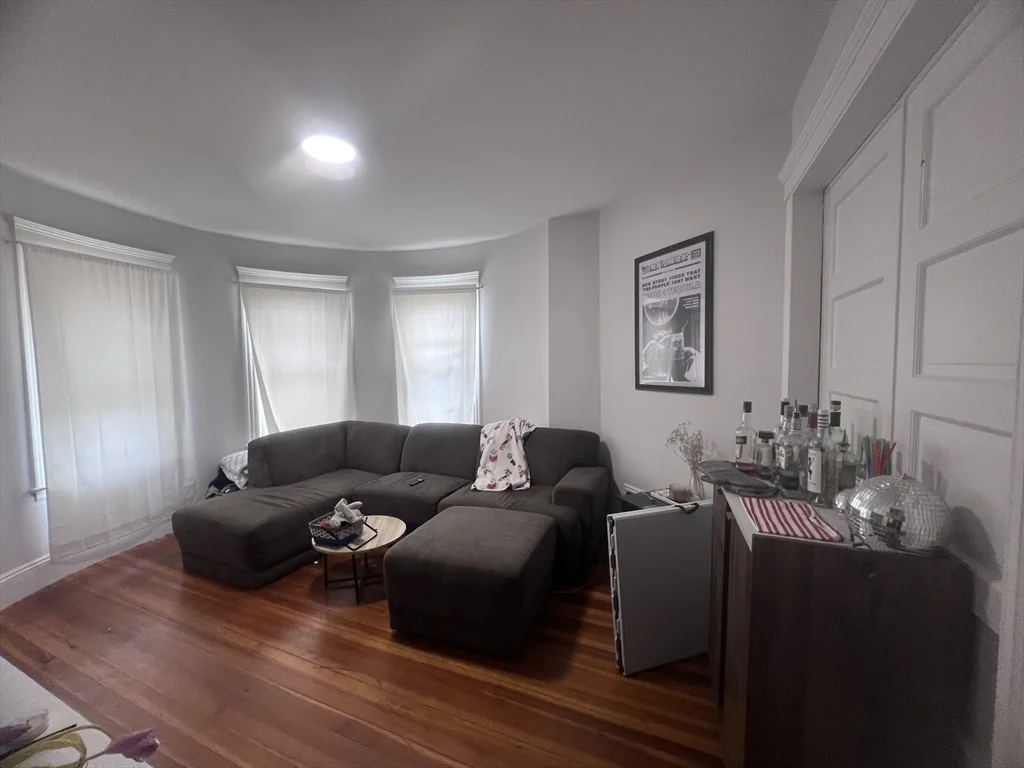 4 bed, 2 bath apartment for rent at 181 M St Unit 2, South Boston — photo 7 of 26