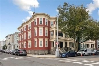 4 bed, 2 bath apartment for rent at 181 M St Unit 2, South Boston — photo 1 of 26