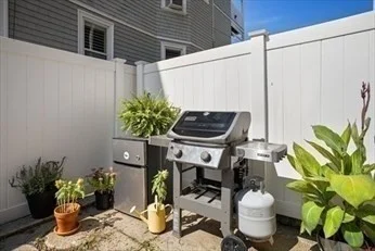 4 bed, 2 bath apartment for rent at 181 M St Unit 2, South Boston — photo 23 of 26