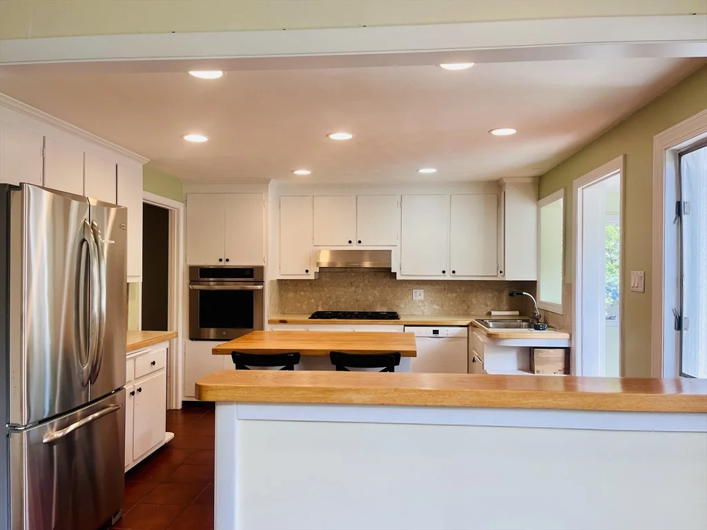 4 bed, 3 bath apartment for rent at 181 Moss Hill Rd, Jamaica Plain — photo 5 of 21