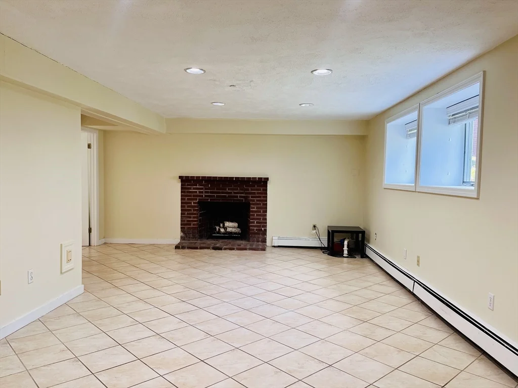 4 bed, 3 bath apartment for rent at 181 Moss Hill Rd, Jamaica Plain — photo 15 of 21