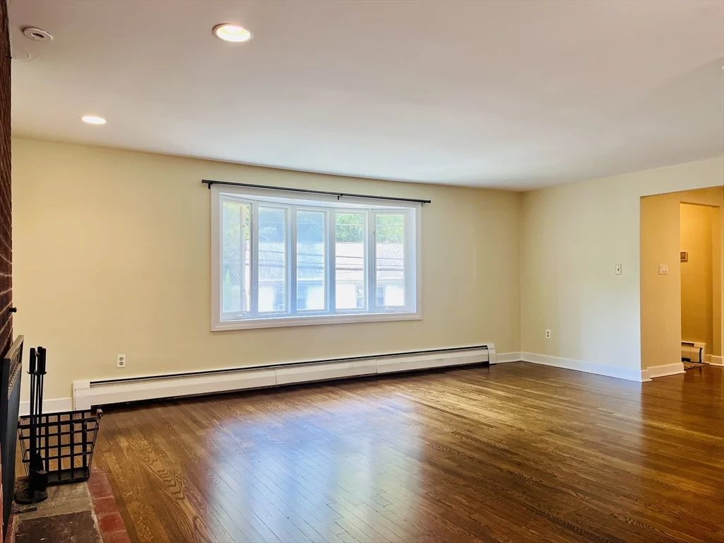 4 bed, 3 bath apartment for rent at 181 Moss Hill Rd, Jamaica Plain — photo 3 of 21
