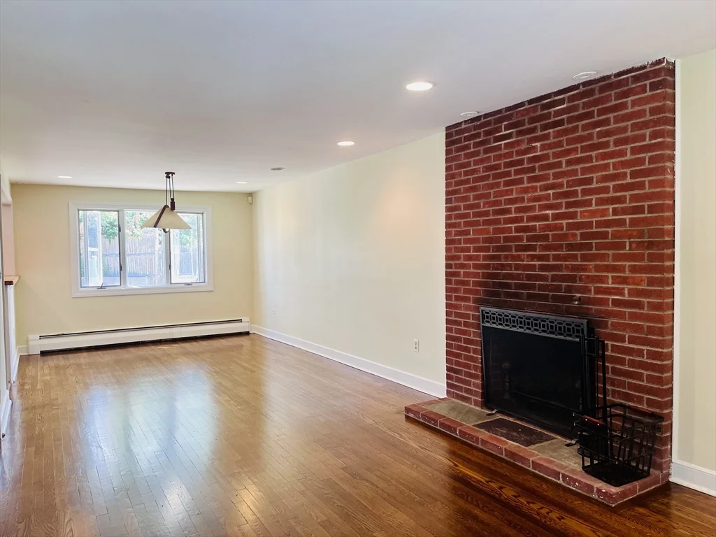 4 bed, 3 bath apartment for rent at 181 Moss Hill Rd, Jamaica Plain — photo 4 of 21