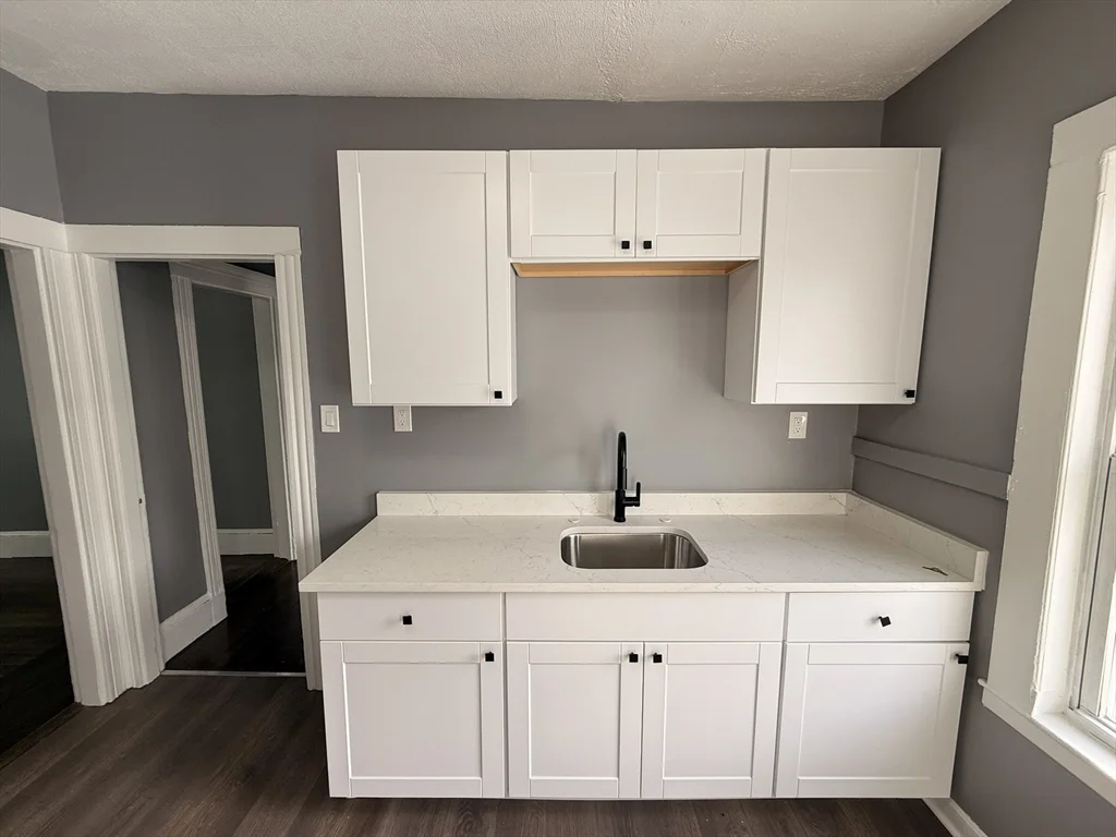 4 bed, 1 bath apartment for rent at 181 Norfolk St Unit 2, Dorchester — photo 5 of 18