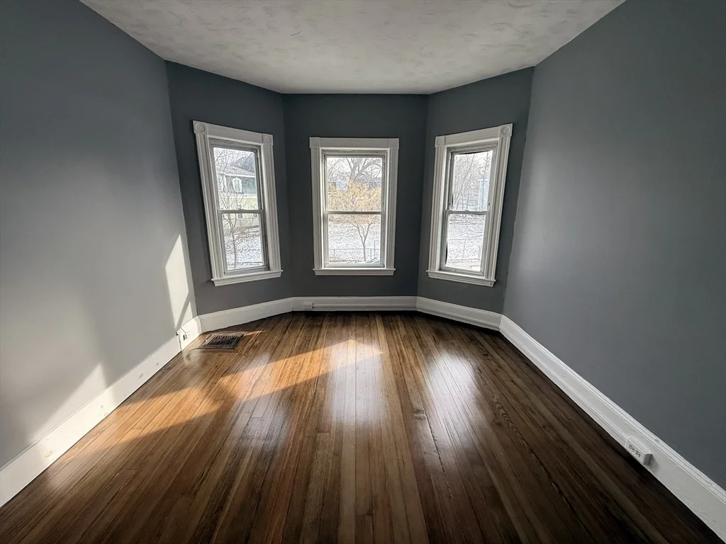 4 bed, 1 bath apartment for rent at 181 Norfolk St Unit 2, Dorchester — photo 11 of 18