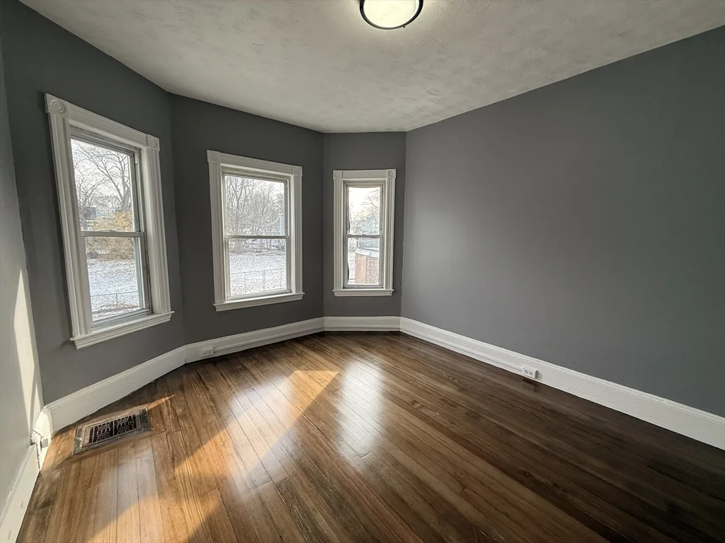 4 bed, 1 bath apartment for rent at 181 Norfolk St Unit 2, Dorchester — photo 10 of 18