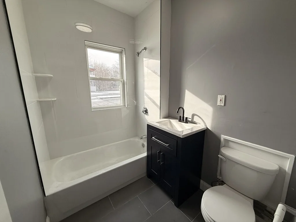 4 bed, 1 bath apartment for rent at 181 Norfolk St Unit 2, Dorchester — photo 7 of 18
