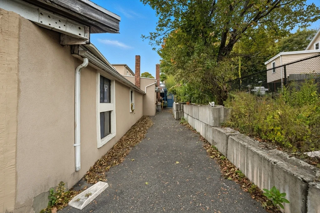 2 bed, 1 bath apartment for rent at 181 Park St Unit 1, North Attleboro — photo 4 of 22