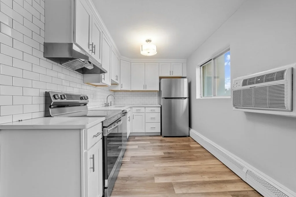 Studio bed, 1 bath apartment for rent at 181 School St Unit 5, Waltham — photo 2 of 12