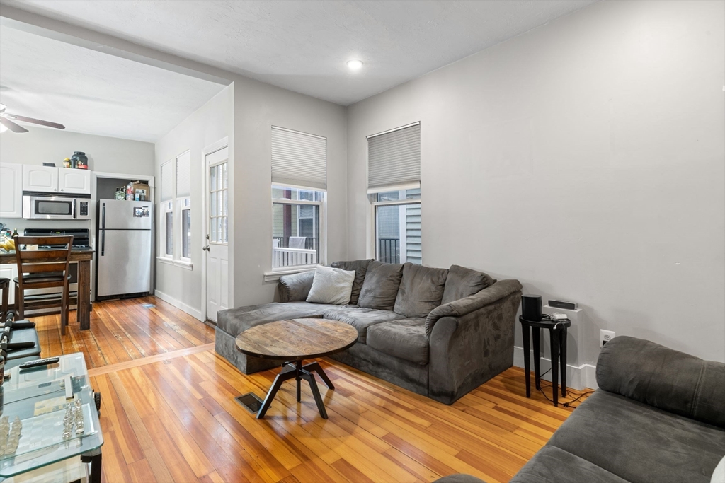 2 bed, 1 bath apartment for rent at 181 5th St Unit 1, South Boston — photo 1 of 18