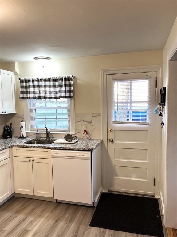 3 bed, 1 bath apartment for rent at 181 Warren St Unit 181, Watertown — photo 4 of 20