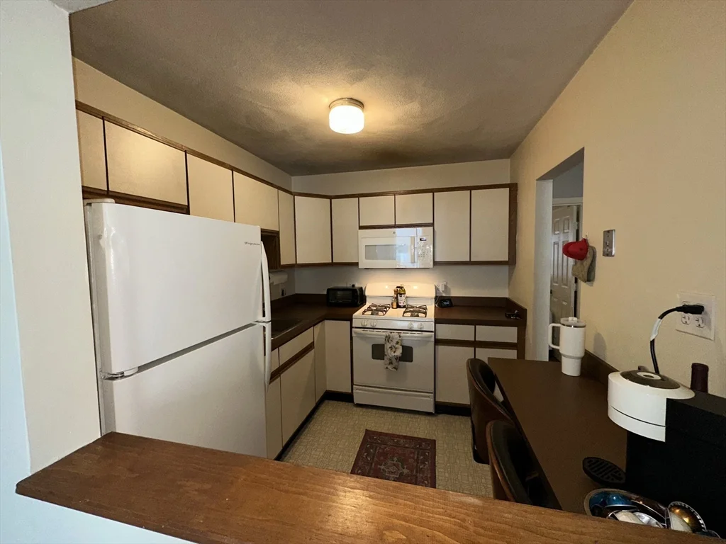 1 bed, 1 bath apartment for rent at 181 West 8th St Unit 2, South Boston — photo 3 of 4