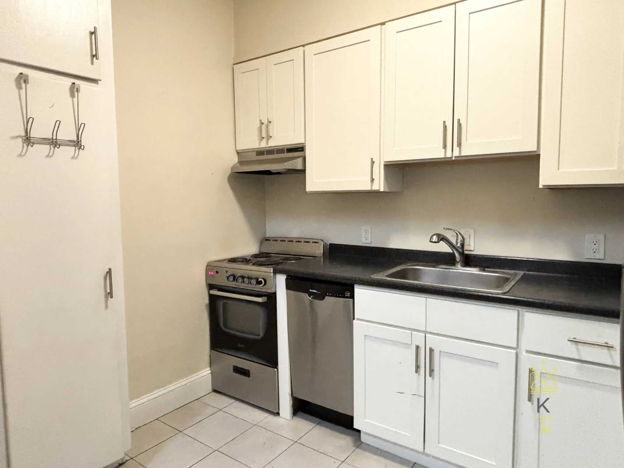 1 bed, 1 bath apartment for rent at 181 Winthrop Rd Unit 3, Aspinwall Hill — photo 3 of 7