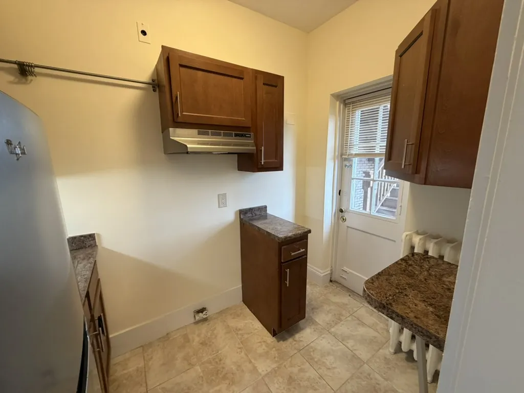 Studio bed, 1 bath apartment for rent at 181 Winthrop Rd Unit 5, Aspinwall Hill — photo 4 of 6