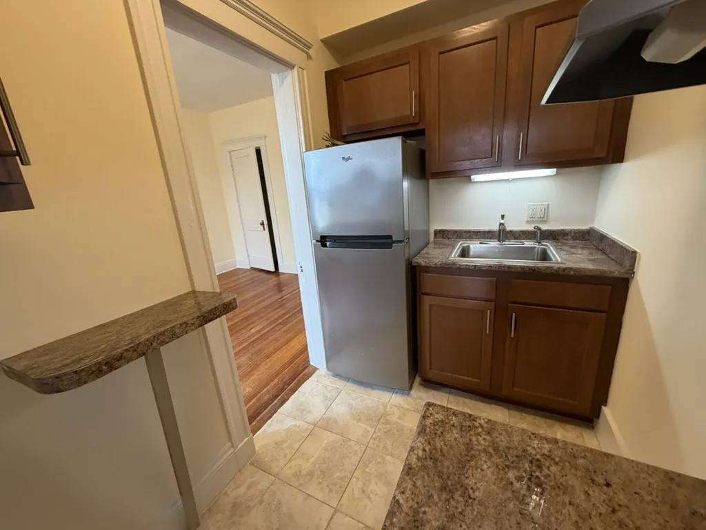 Studio bed, 1 bath apartment for rent at 181 Winthrop Rd Unit 5, Aspinwall Hill — photo 3 of 6