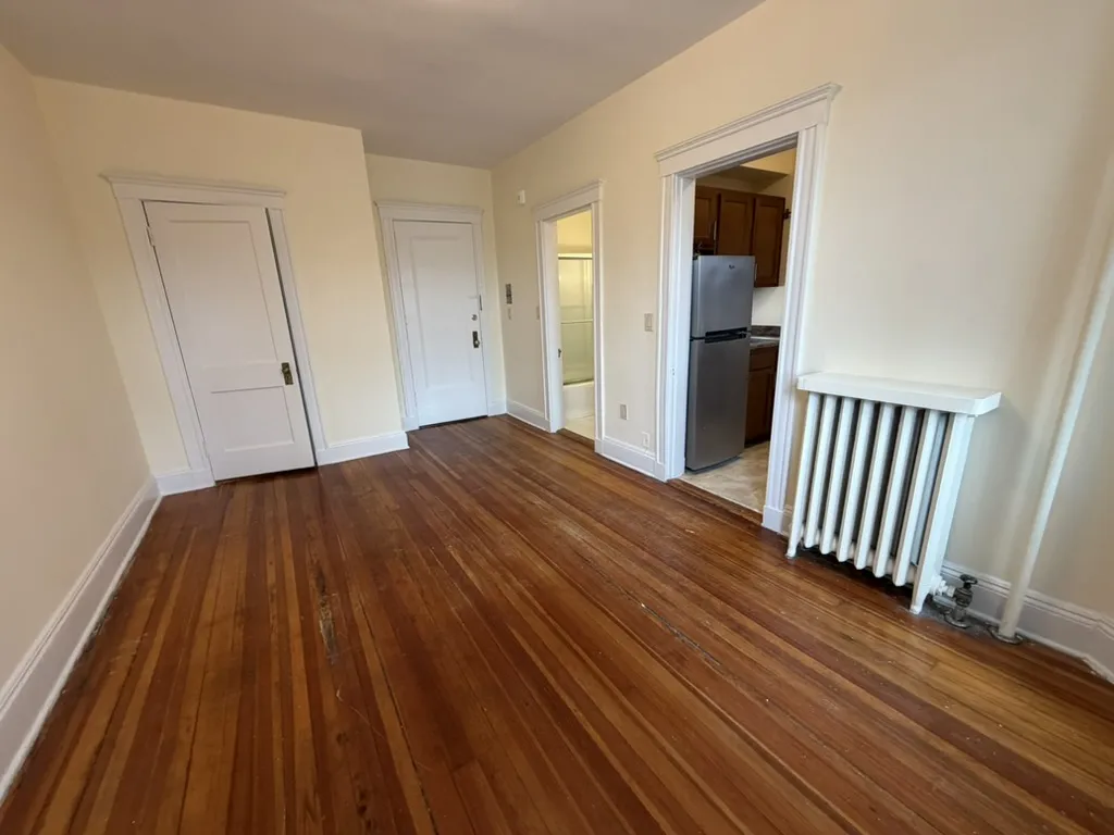 Studio bed, 1 bath apartment for rent at 181 Winthrop Rd Unit 5, Aspinwall Hill — photo 2 of 6