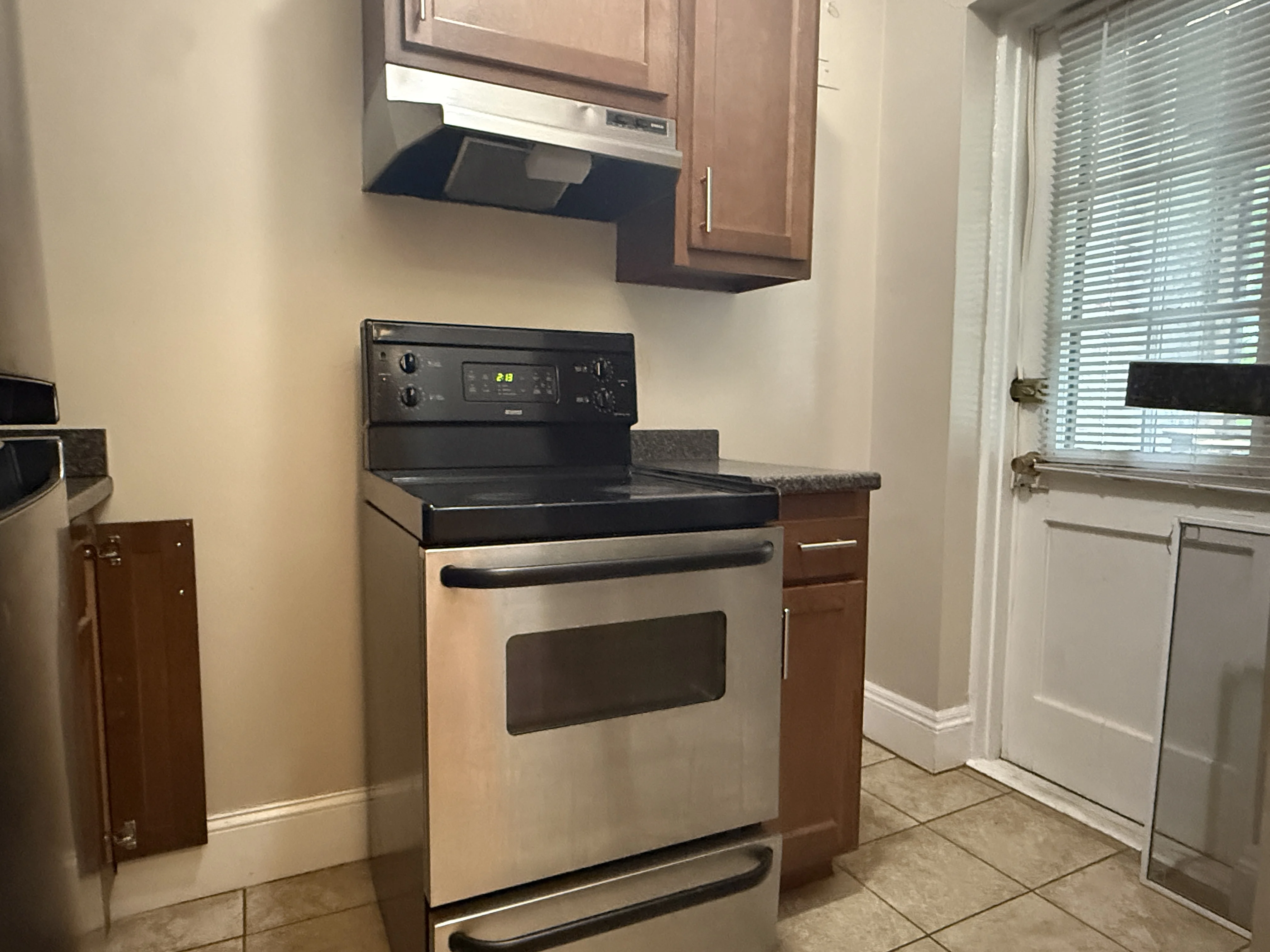 Studio bed, 1 bath apartment for rent at 181 Winthrop Rd Unit 8, Aspinwall Hill — photo 3 of 4