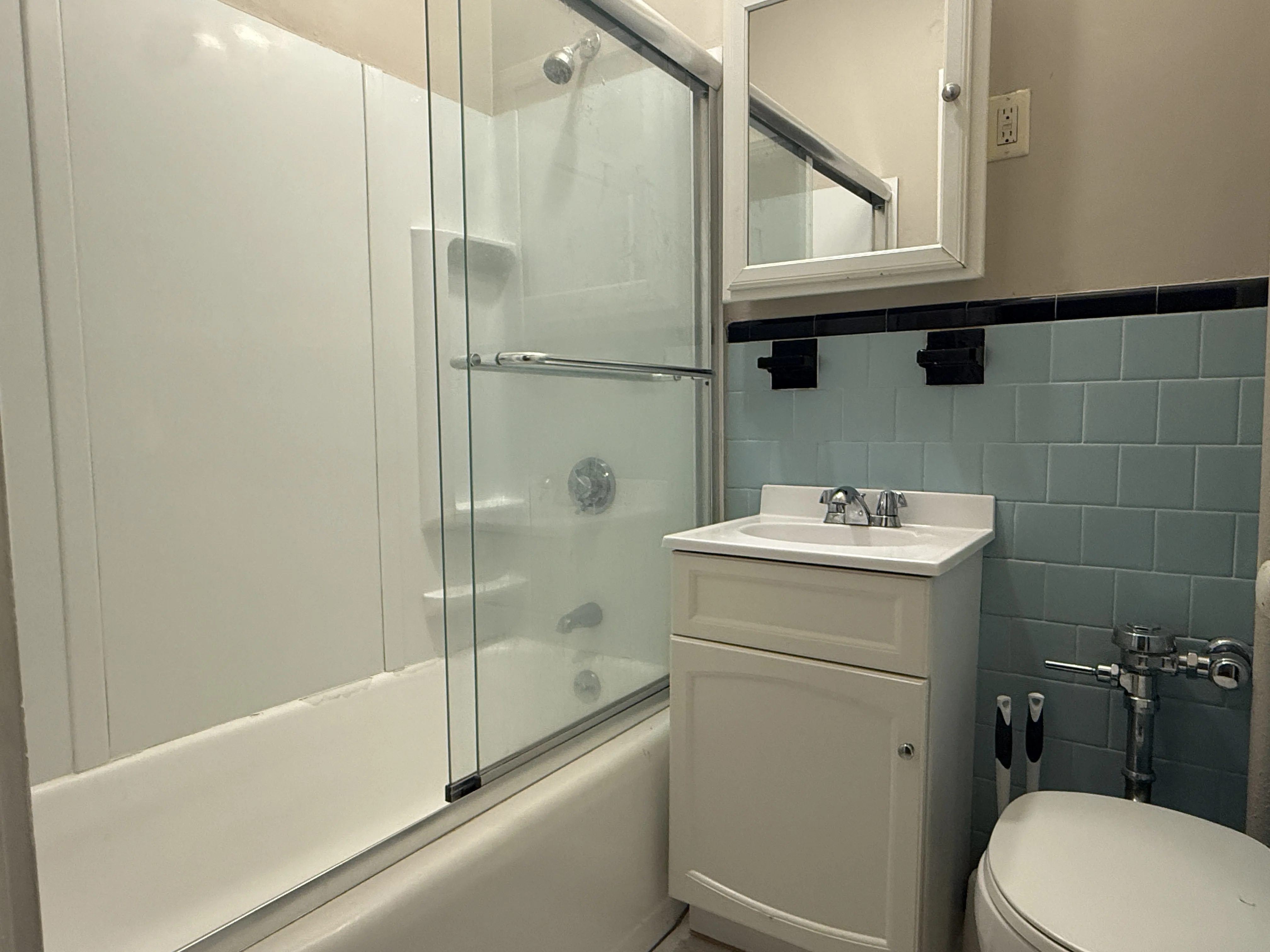 Studio bed, 1 bath apartment for rent at 181 Winthrop Rd Unit 8, Aspinwall Hill — photo 2 of 4