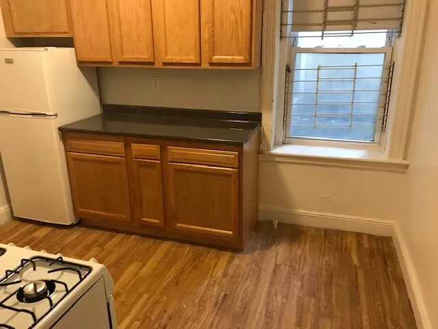 1 split bed, 1 bath apartment for rent at 1810 Commonwealth Ave Unit 1, Brighton — photo 3 of 12