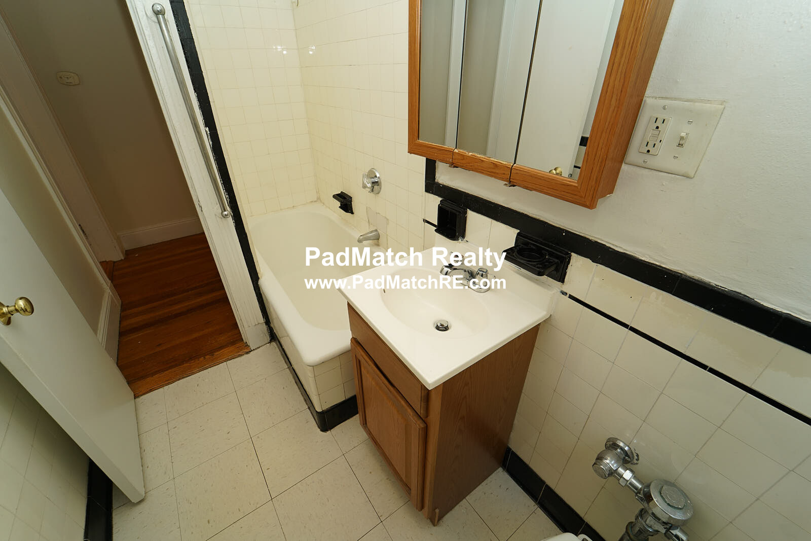 1 split bed, 1 bath apartment for rent at 1810 Commonwealth Ave Unit 15, Brighton — photo 6 of 18