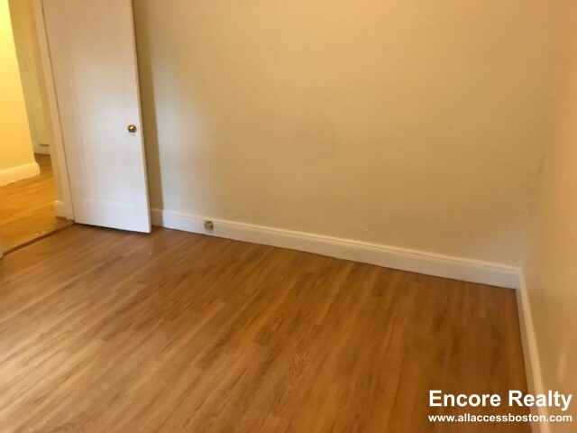 2 bed, 1 bath apartment for rent at 1810 Commonwealth Ave Unit 1N, Brighton — photo 5 of 25