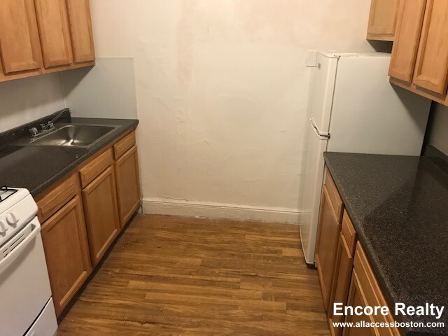 2 bed, 1 bath apartment for rent at 1810 Commonwealth Ave Unit 1N, Brighton — photo 2 of 25
