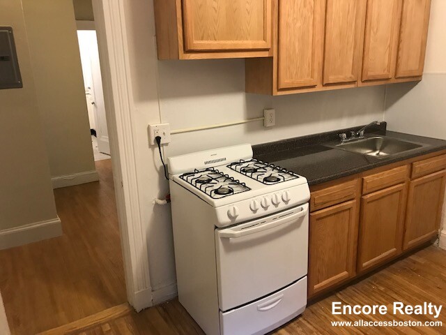 2 bed, 1 bath apartment for rent at 1810 Commonwealth Ave Unit 1N, Brighton