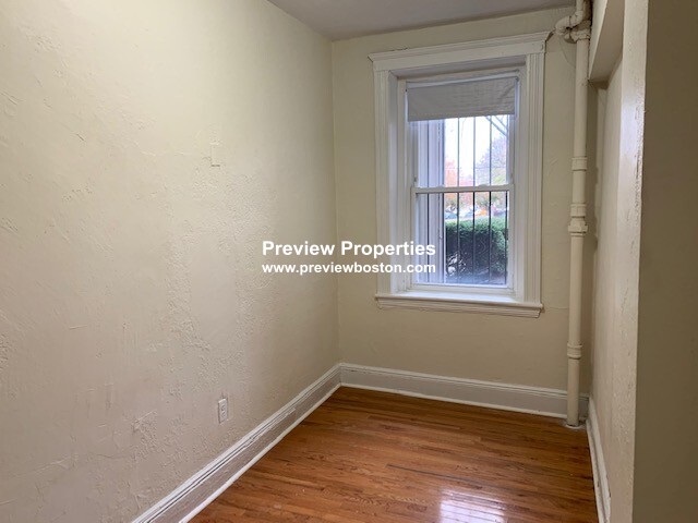 2 bed, 1 bath apartment for rent at 1810 Commonwealth Ave Unit 2P, Brighton — photo 3 of 12