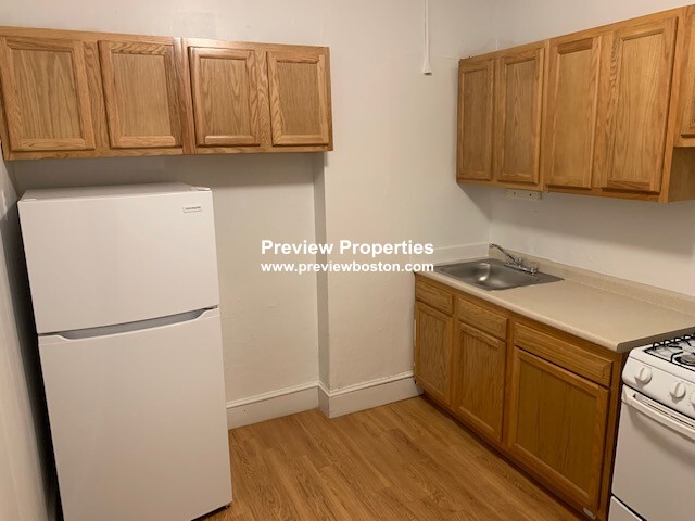 2 bed, 1 bath apartment for rent at 1810 Commonwealth Ave Unit 2P, Brighton — photo 5 of 12