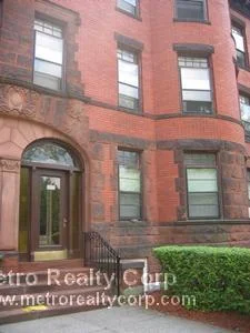 4 bed, 2 bath apartment for rent at 1819 Beacon St Unit 5, Brookline Hills — photo 22 of 23