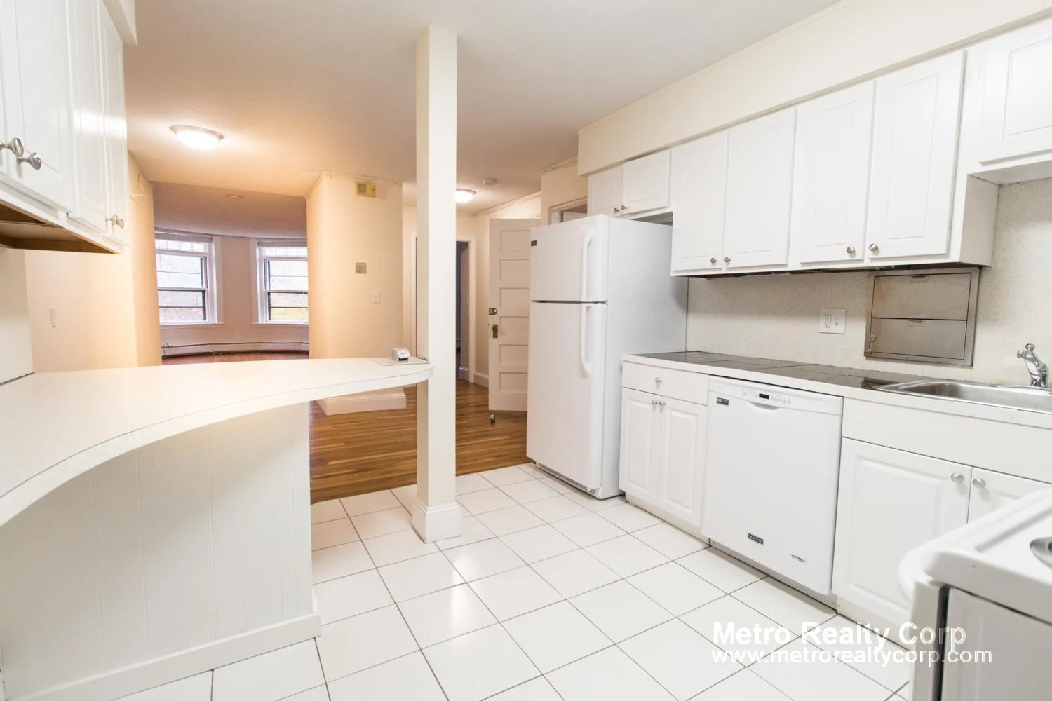 4 bed, 2 bath apartment for rent at 1819 Beacon St Unit 5, Brookline Hills — photo 4 of 23
