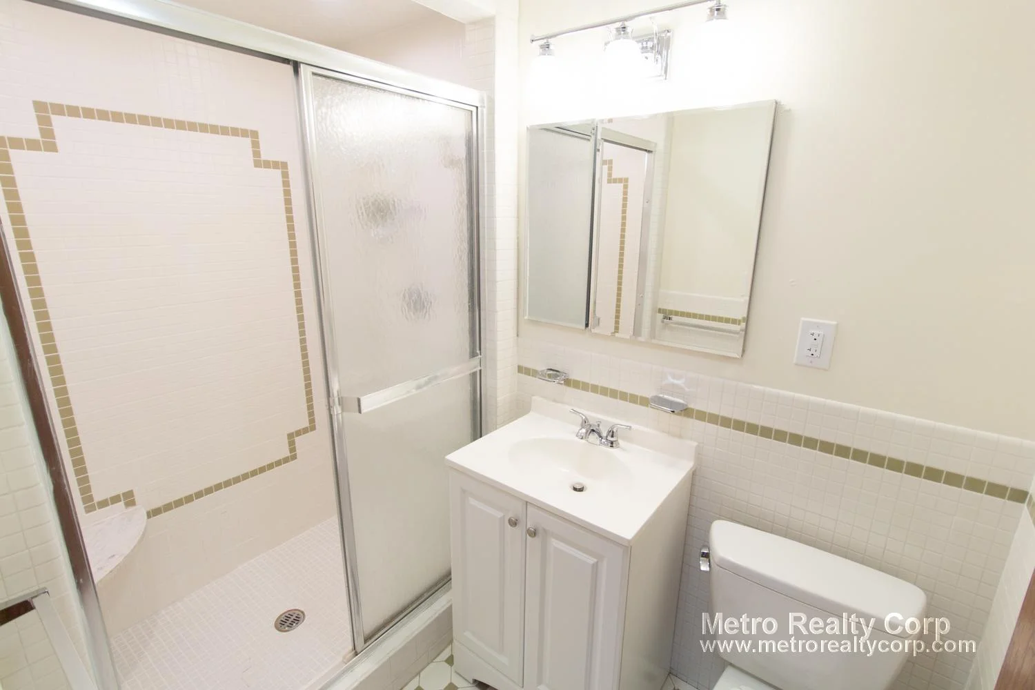 4 bed, 2 bath apartment for rent at 1819 Beacon St Unit 5, Brookline Hills — photo 9 of 23