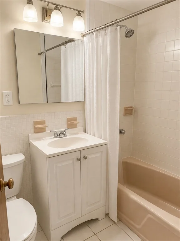 4 bed, 2 bath apartment for rent at 1819 Beacon Unit 5, Brookline Hills — photo 7 of 15