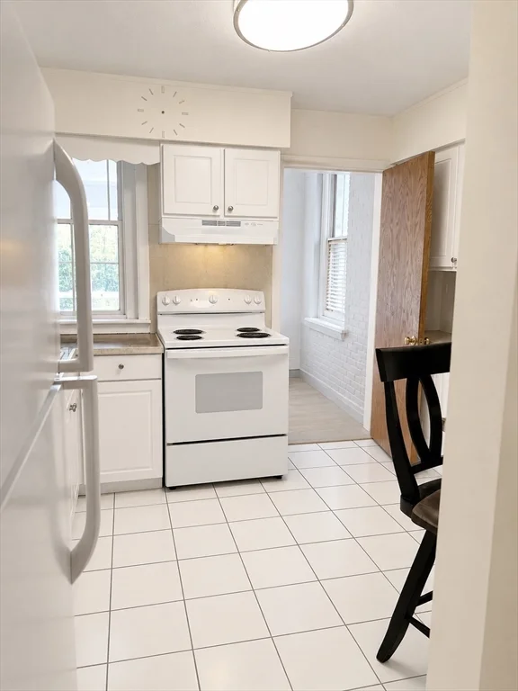 4 bed, 2 bath apartment for rent at 1819 Beacon Unit 5, Brookline Hills — photo 5 of 15