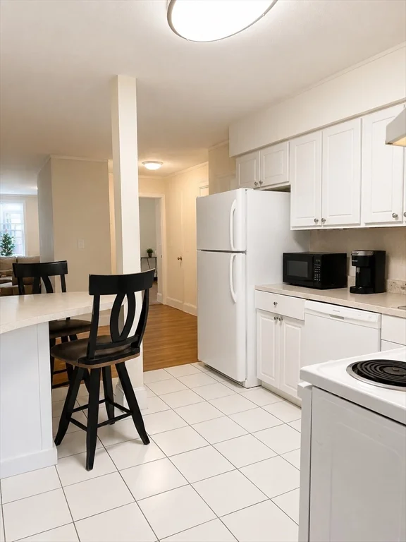 4 bed, 2 bath apartment for rent at 1819 Beacon Unit 5, Brookline Hills — photo 4 of 15