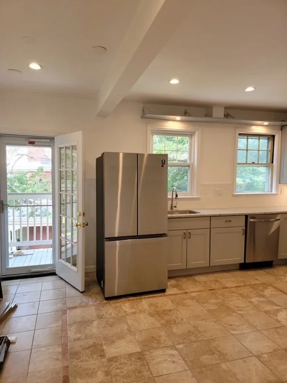 3 bed, 1 bath apartment for rent at 182 Babcock St Unit 2, Coolidge Corner — photo 2 of 10