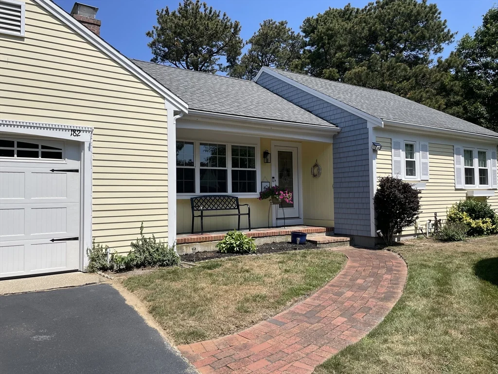 2 bed, 2 bath apartment for rent at 182 Beacon St Unit 182, South Yarmouth — photo 3 of 22
