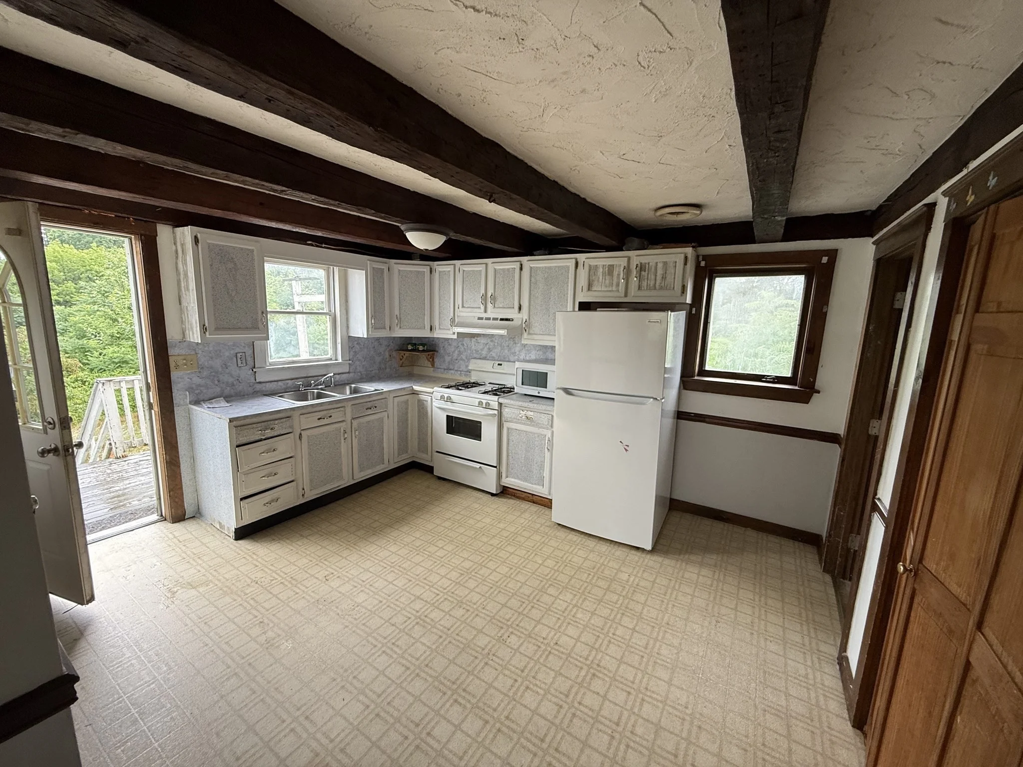3 bed, 1 bath apartment for rent at 182 East Main St Unit 2, Milford — photo 11 of 12