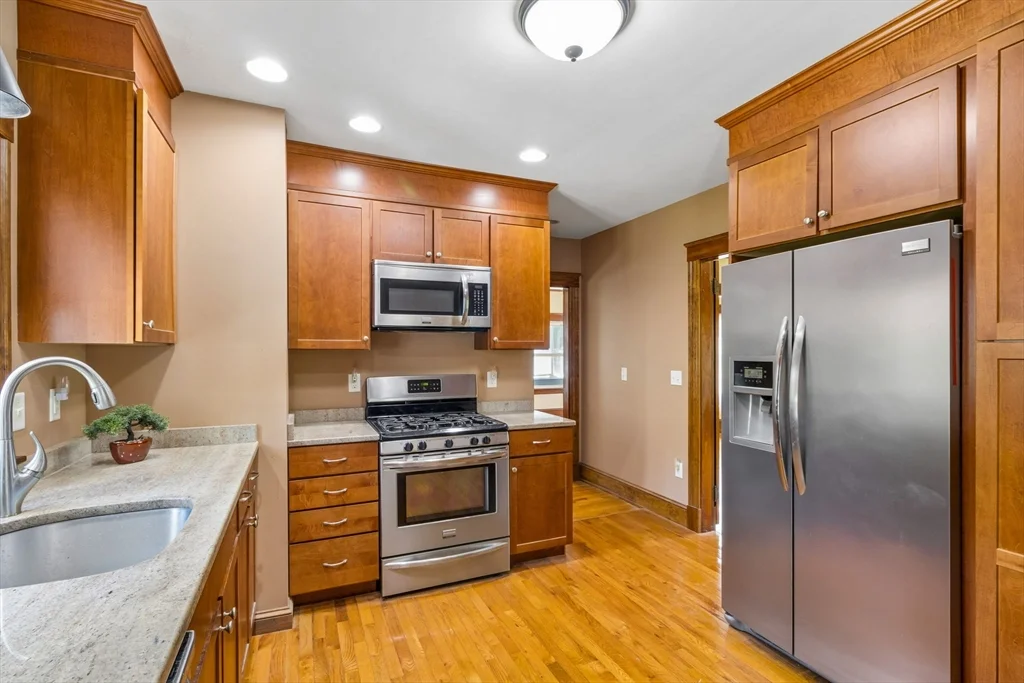 3 bed, 2 bath apartment for rent at 182 Greenwood St, Marlborough — photo 12 of 33