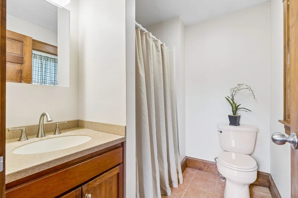 3 bed, 2 bath apartment for rent at 182 Greenwood St, Marlborough — photo 11 of 33